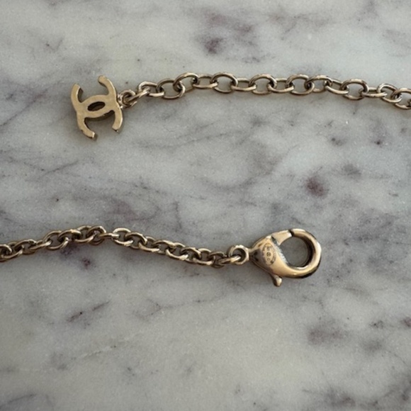 Authentic Chanel Faux Pearl Embellished CC Logo Necklace Gold Chain With Box - Picture 7 of 9